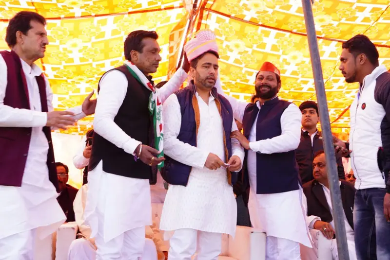 Jayant Chaudhary interacting with young people